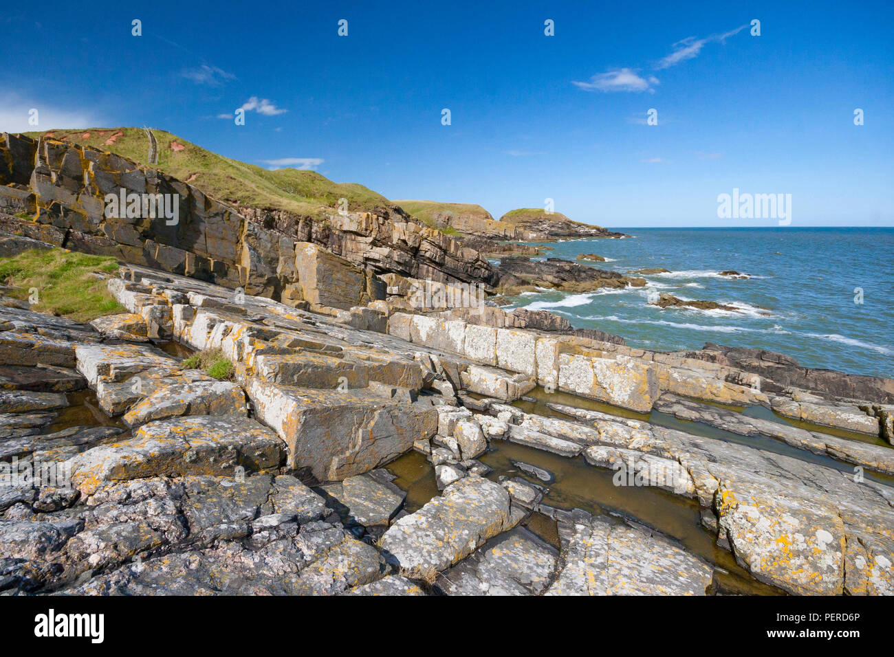 Le littoral écossais rocheuses nr Aberdeen Banque D'Images