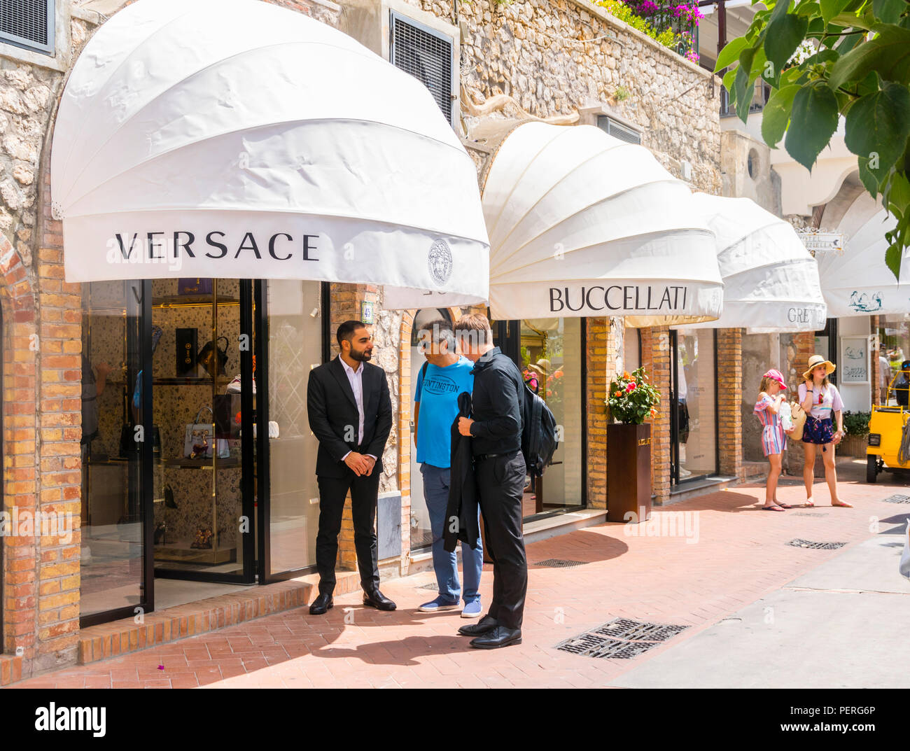 Boutique Versace store front, des magasins de luxe, Capri, Amalfi, Italie, Europe Banque D'Images