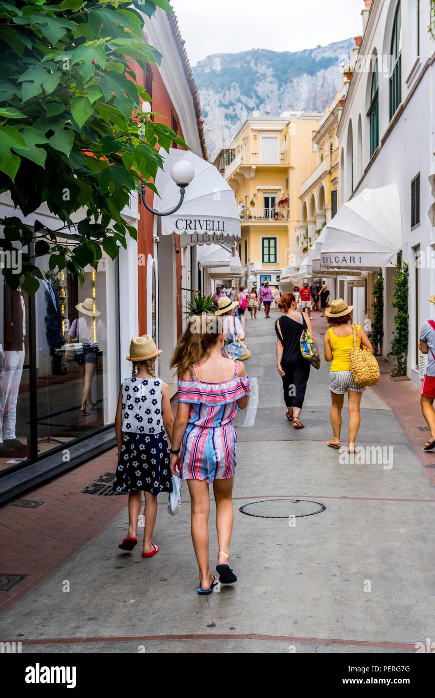 Des foules de touristes shopping île de Capri Capri, Amalfi coast Italie Banque D'Images