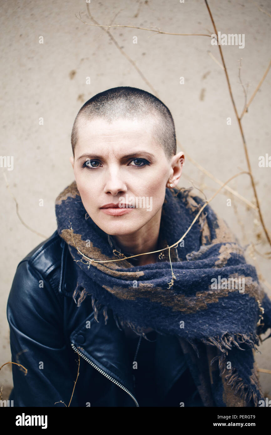 Shaved hair Banque d'image et photos - Page 2 - Alamy