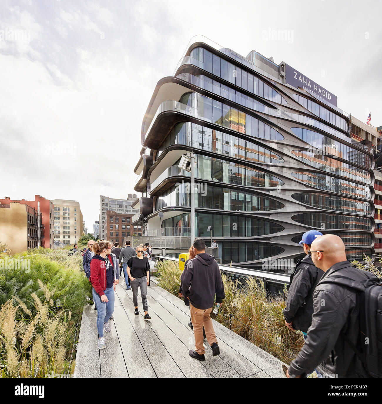 La façade extérieure, l'elevation de lignes. 520 West 28th Street, New York, United States. Architecte : Zaha Hadid Architects, 2017. Banque D'Images