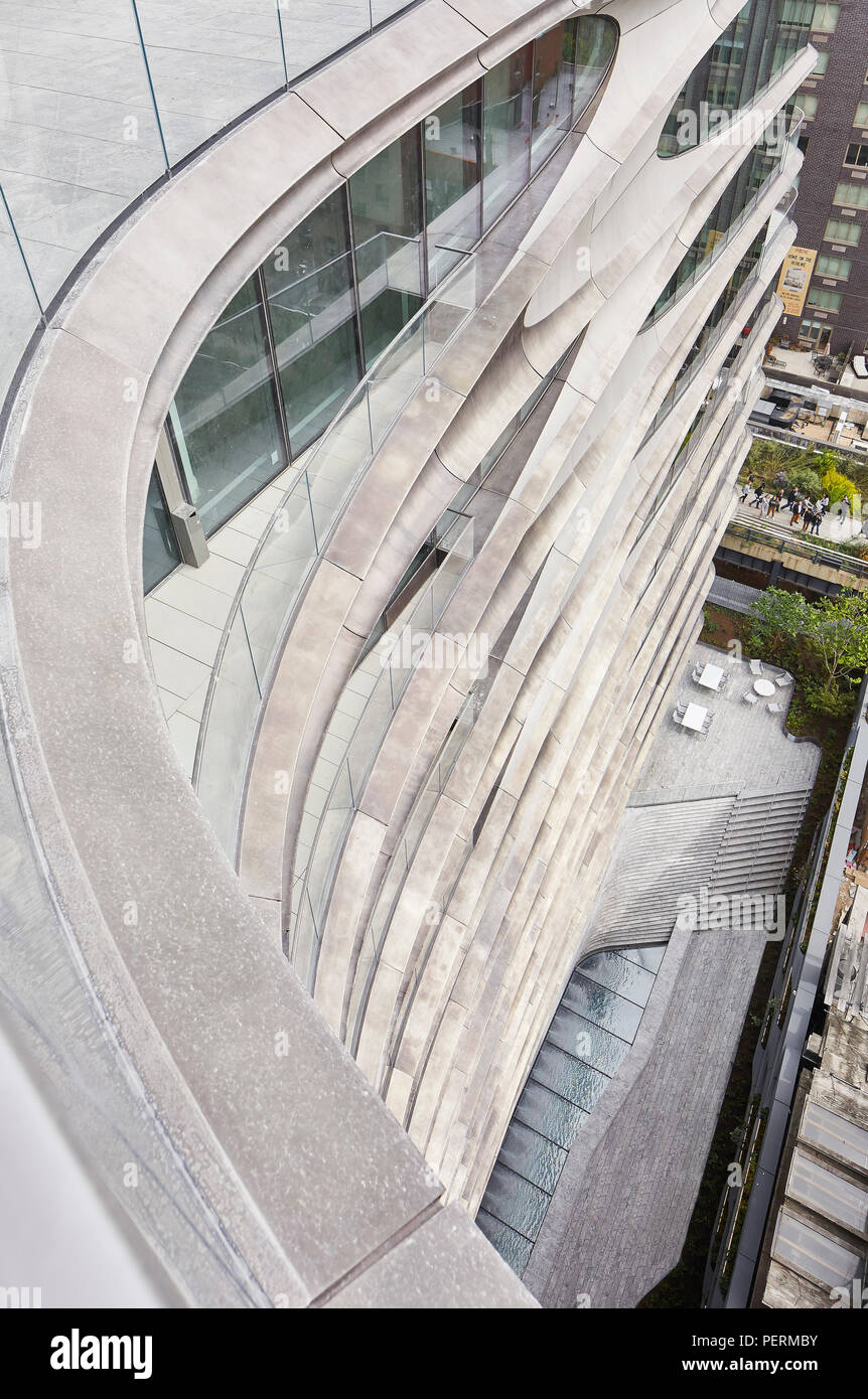 La façade extérieure. 520 West 28th Street, New York, United States. Architecte : Zaha Hadid Architects, 2017. Banque D'Images