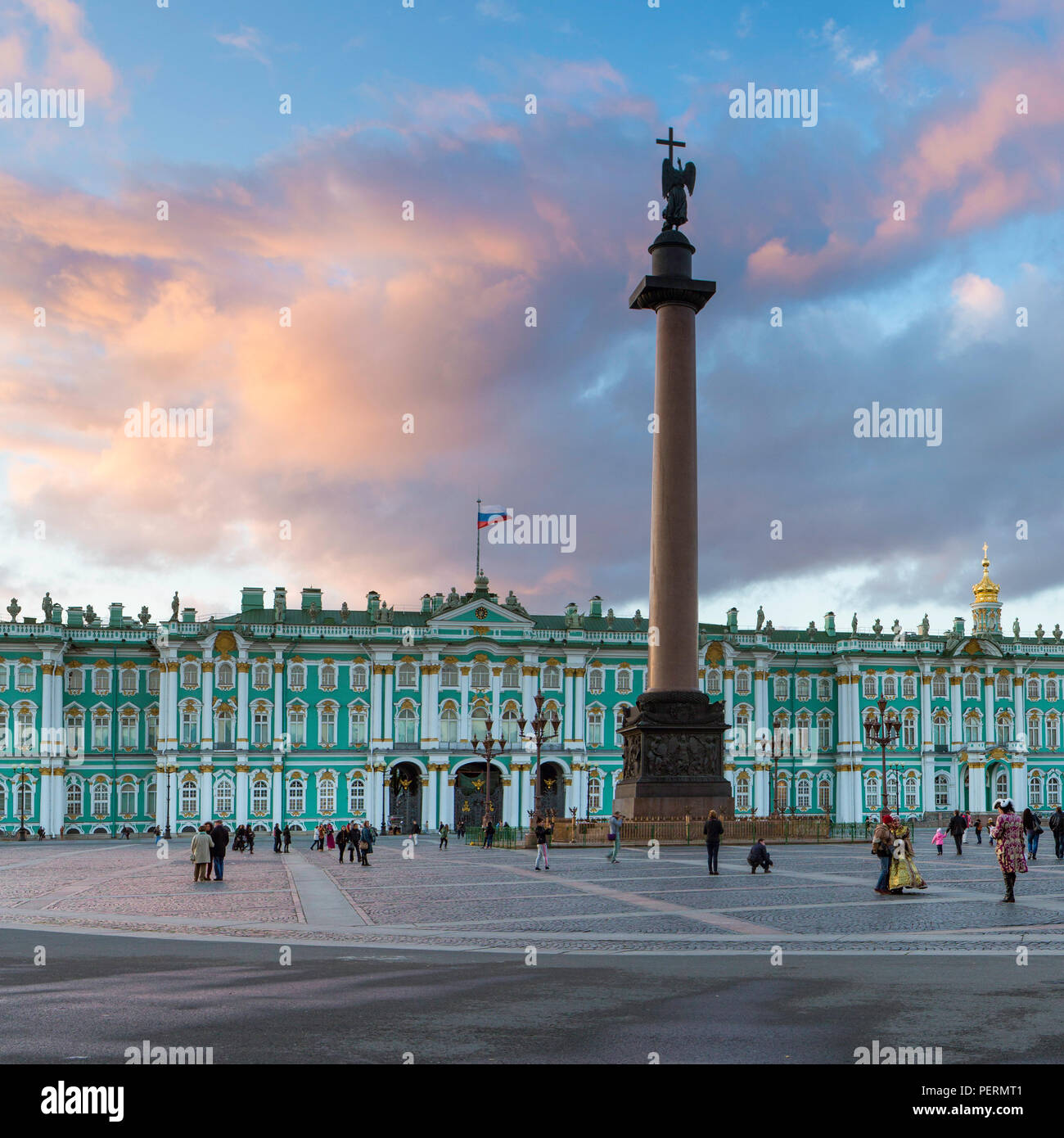 La Russie, Saint-Pétersbourg, la Place du Palais, la colonne d'Alexandre et de l'Ermitage, palais d'hiver Banque D'Images