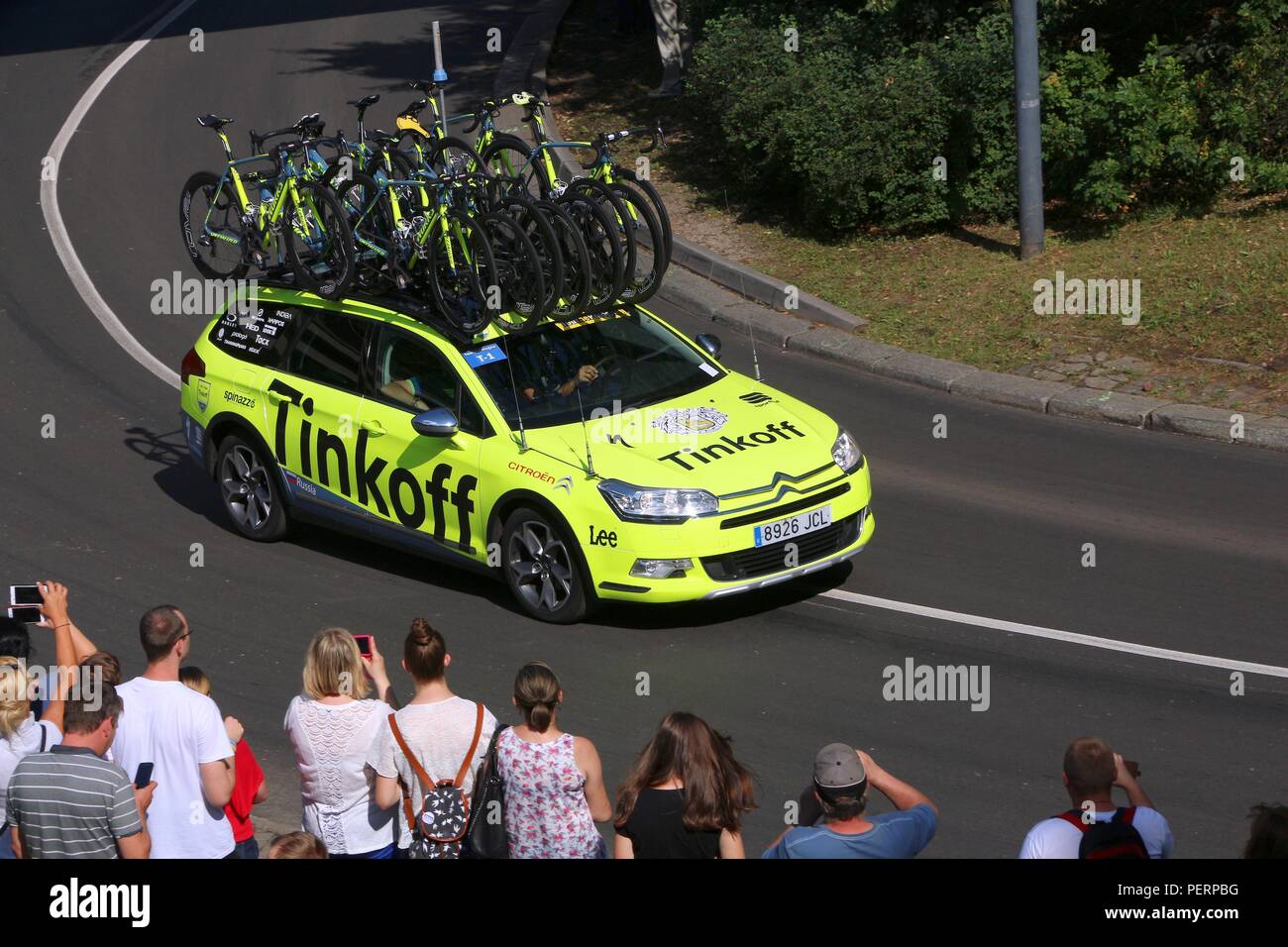 Szczecin, Pologne - 13 juillet 2016 : les lecteurs de véhicule de l'équipe course cycliste Tour de Pologne en Pologne. Citroen C5 de l'équipe Tinkoff à partir de la Russie. Banque D'Images