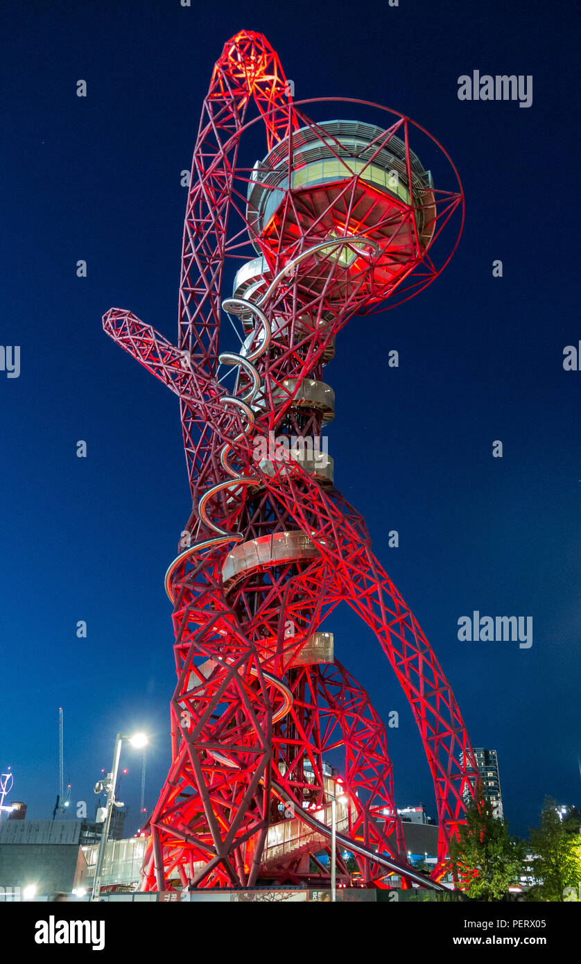 ArcelorMittal Orbit lit up at night Banque D'Images