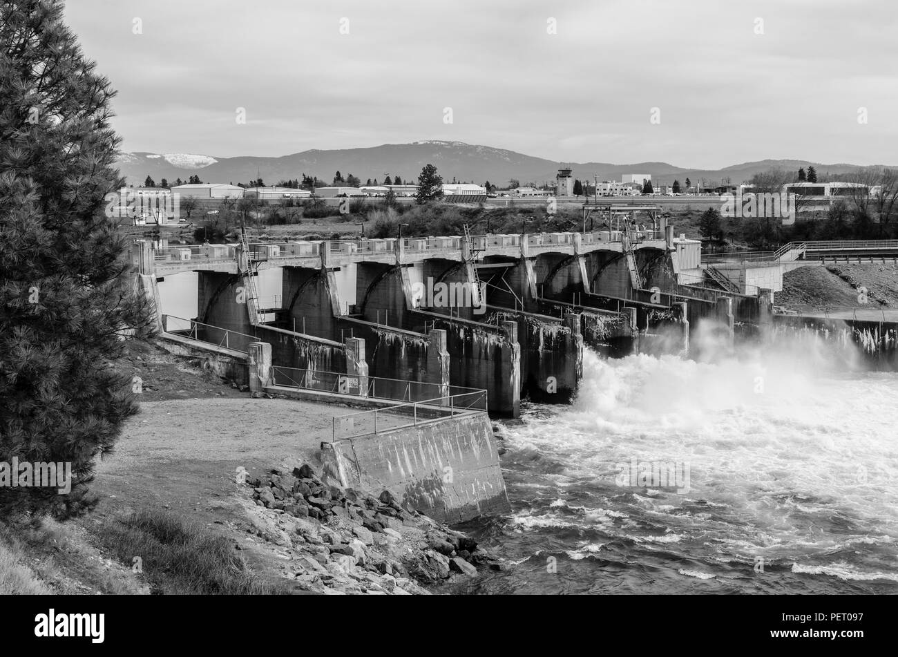 Barrage en amont sur la rivière Spokane. Spokane, Washington. Banque D'Images