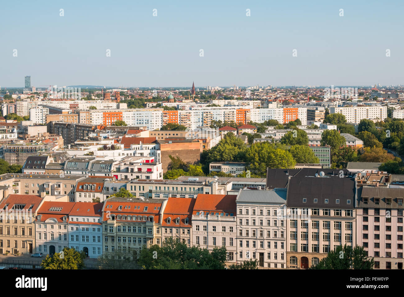 Berlin city skyline - bâtiments résidentiels et maisons aerial Banque D'Images