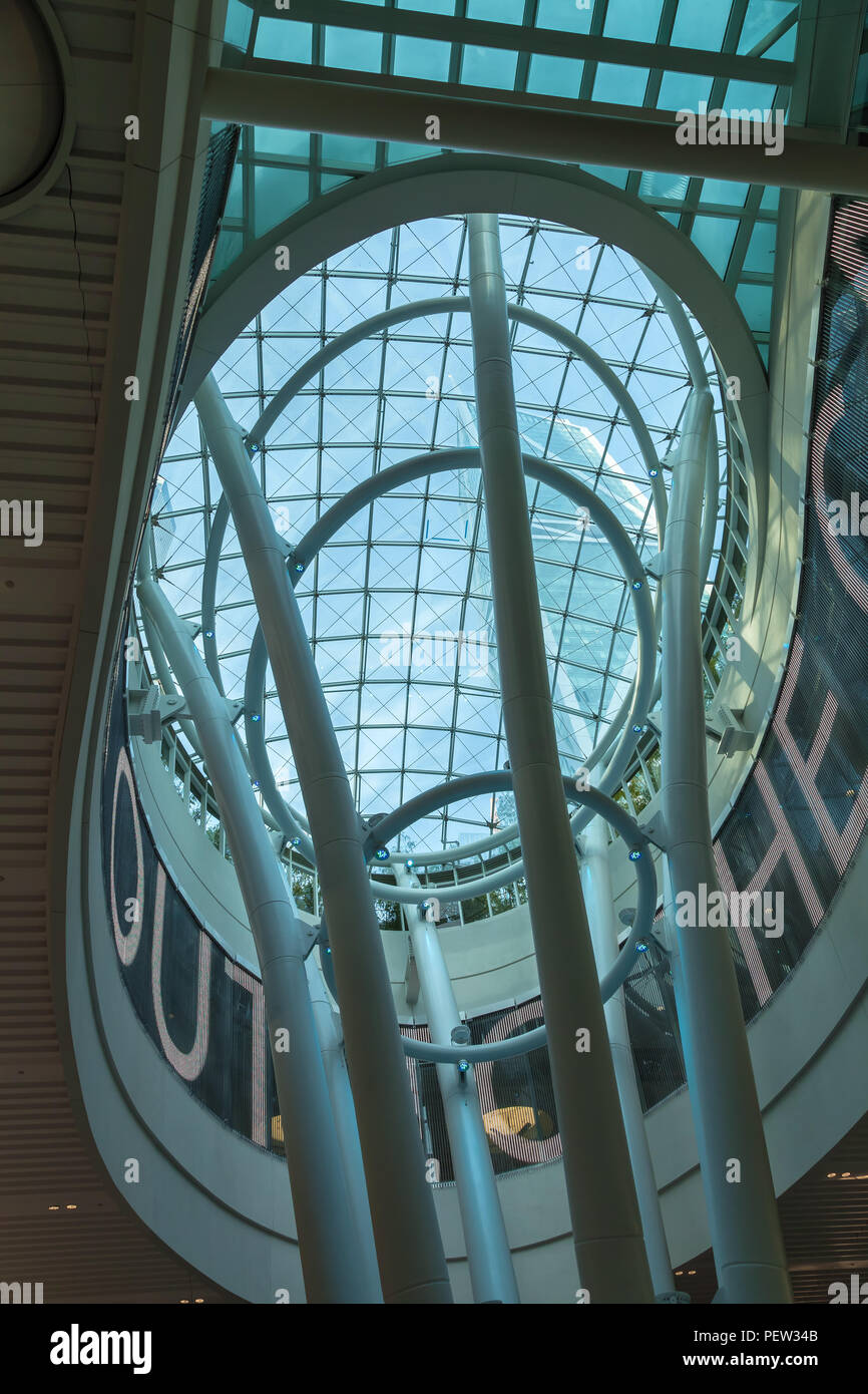 Grand hall atrium, l'intérieur structure au Transbay Transit Building, San Francisco, California, United States. Banque D'Images