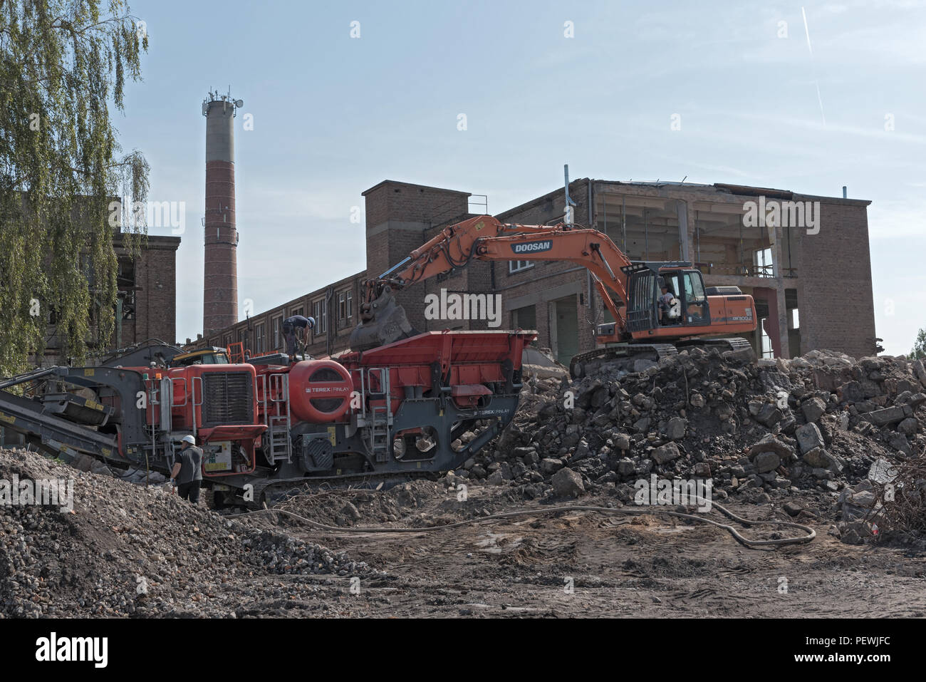 La reconstruction et la démolition partielle d'un ancien ancien usine de papier. Banque D'Images