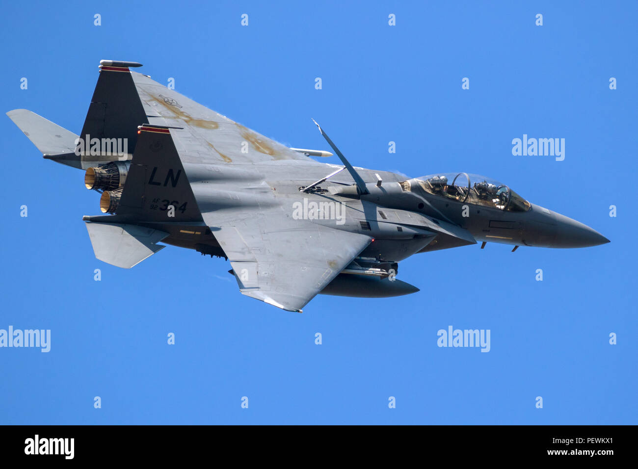 LAKENHEATH, UK - Oct 12, 2018 : US Air Force F-15E Strike Eagle bombardier avion en vol au dessus de la base aérienne de Lakenheath RAF. Banque D'Images