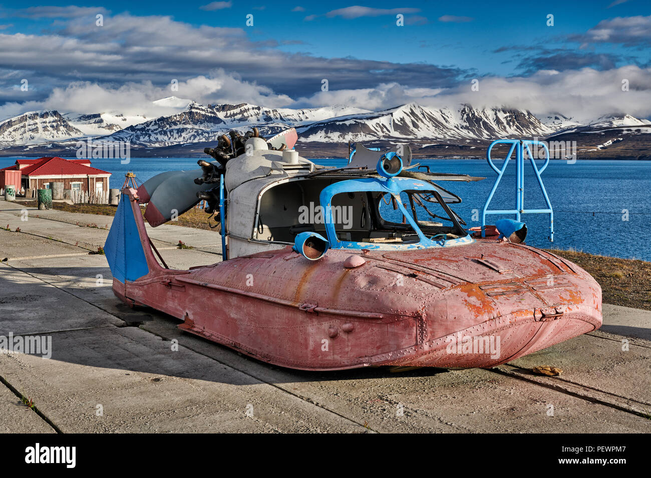 Vestiges de bateau volant étrange ville minière russe de Barentsburg Svalbard, Spitzberg, ou l'Europe Banque D'Images