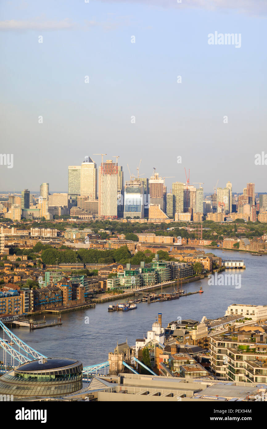 Vue depuis le tesson de Canary Wharf et de la Tamise, Londres, Angleterre Banque D'Images