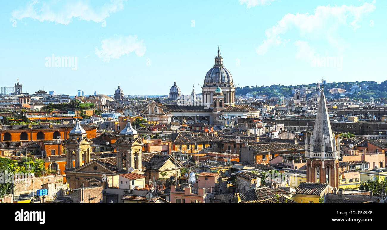 Panorama de la ville de Rome sur une journée ensoleillée Banque D'Images