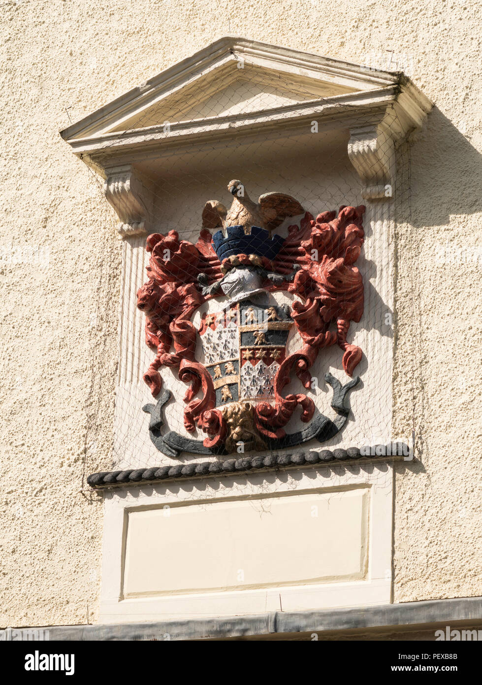 Blason de la famille Dursley sur Estcourt Market House, Gloucestershire, England, UK Banque D'Images