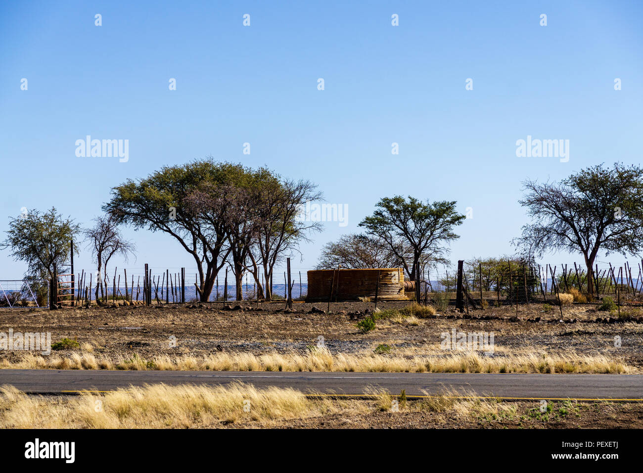 La récupération de l'eau dans les réservoirs de stockage, système de distribution d'eau en Afrique Namibie Banque D'Images