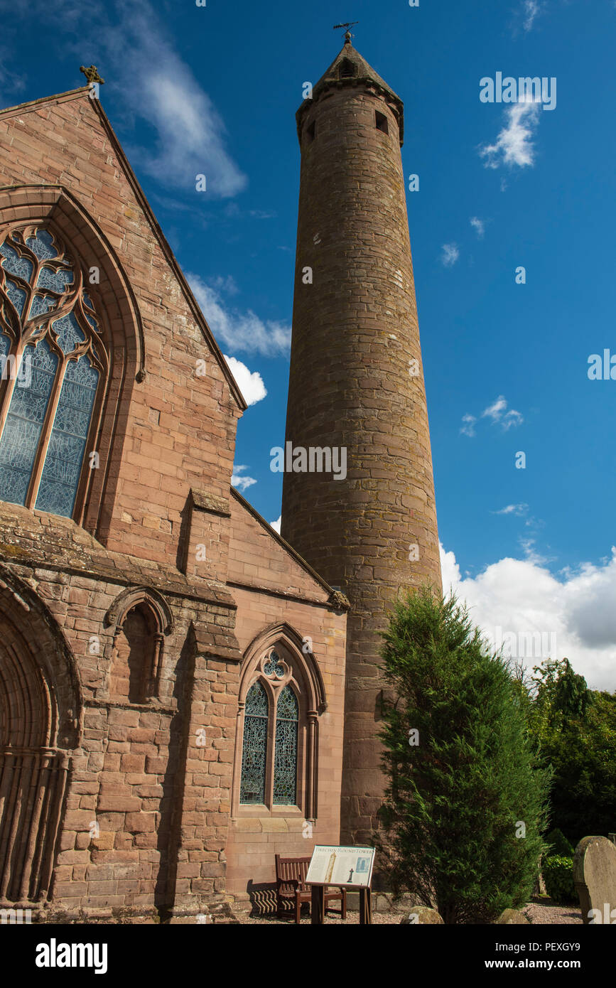 Brechin Brechin Cathedral et Tour Ronde, Angus, Scotland. Banque D'Images