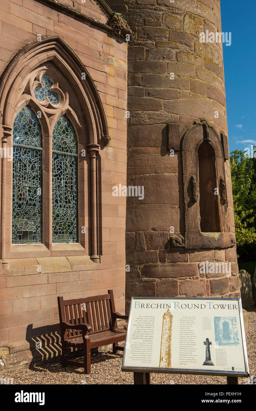 Brechin Brechin Cathedral et Tour Ronde, Angus, Scotland. Banque D'Images