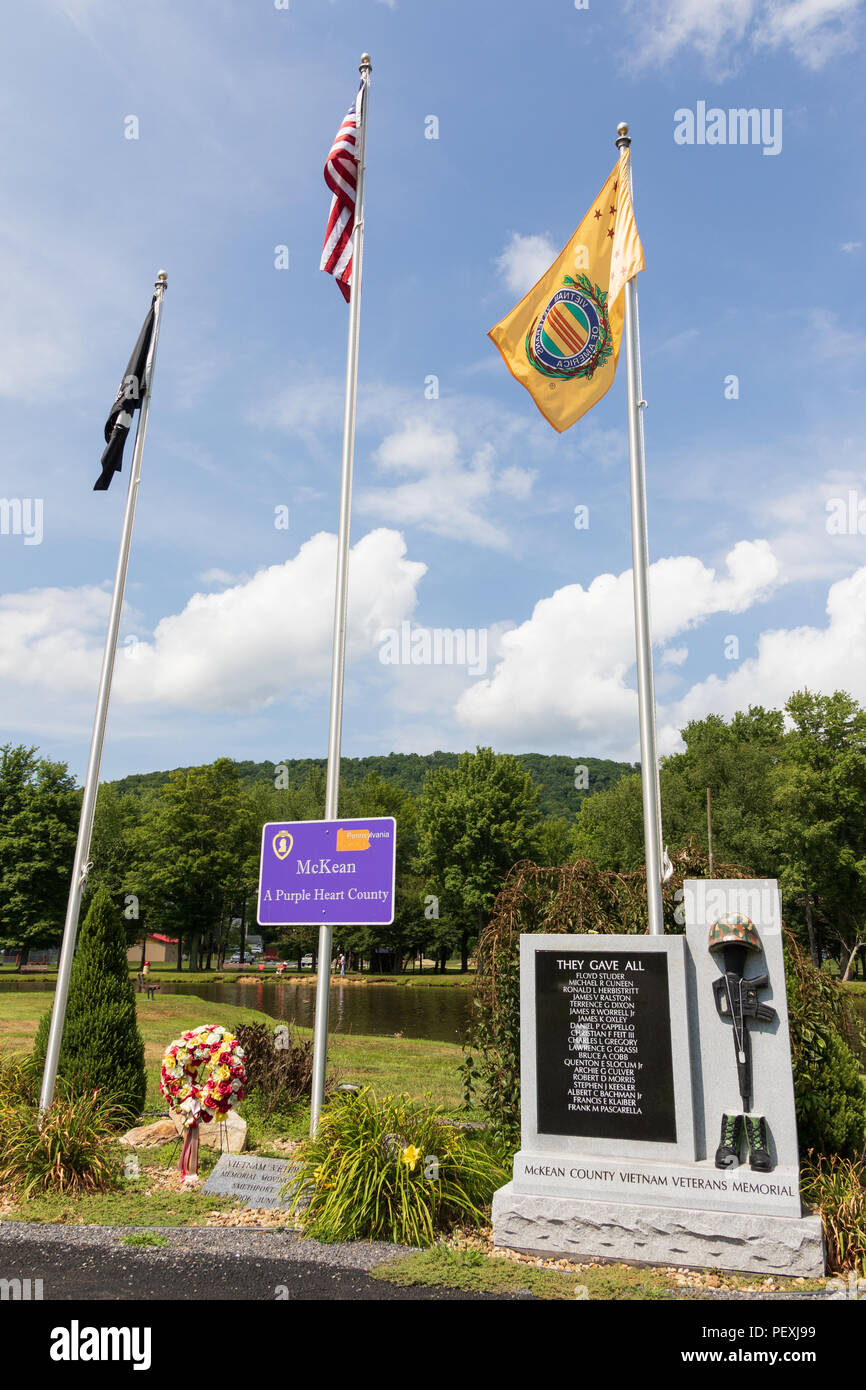 SMETHPORT, PA, USA-11 18 Août : un mémorial aux soldats perdus dans la guerre du Vietnam se distingue dans Hamlin Park. Banque D'Images