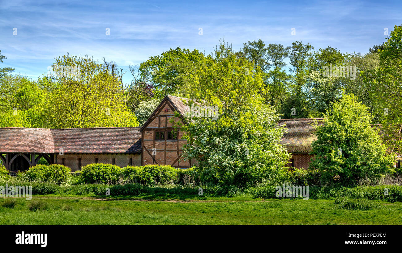 Prendre un voyage dans le temps sur la magnifique Forge Mill Museum et l'aiguille de l'abbaye de Bordesley Ruines de Redditch, Worcestershire. Banque D'Images