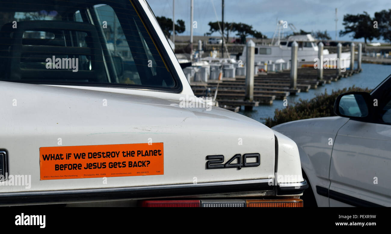 Que faire si nous détruisons la planète avant que Jésus revienne, un message autocollant à l'arrière d'une voiture en Californie , Banque D'Images
