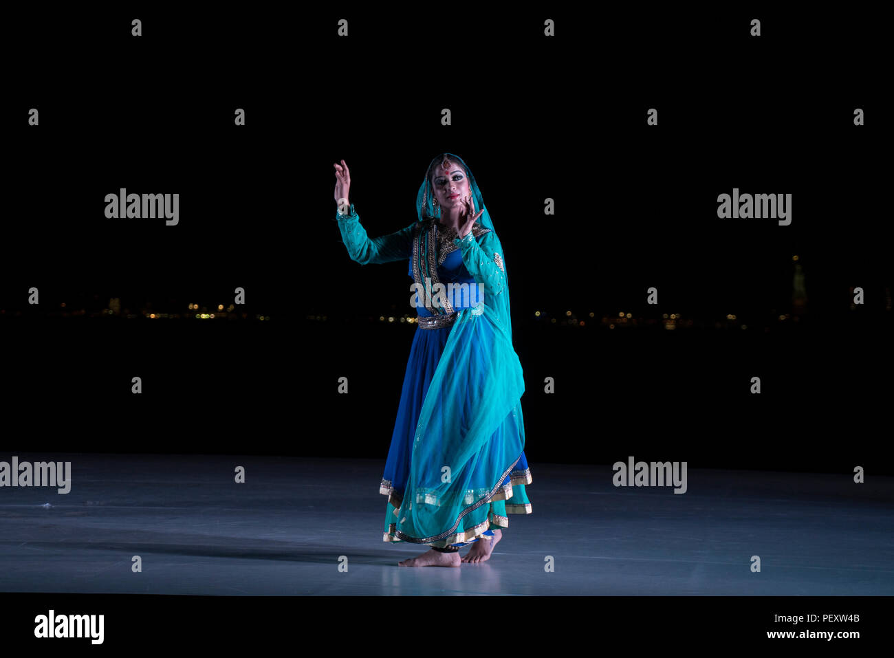Kantika Mishra aux États-Unis première de "Yatra : Le voyage de Kathak," chorégraphié par Anuj Mishra, et effectuée à la batterie Dance Festival. Banque D'Images