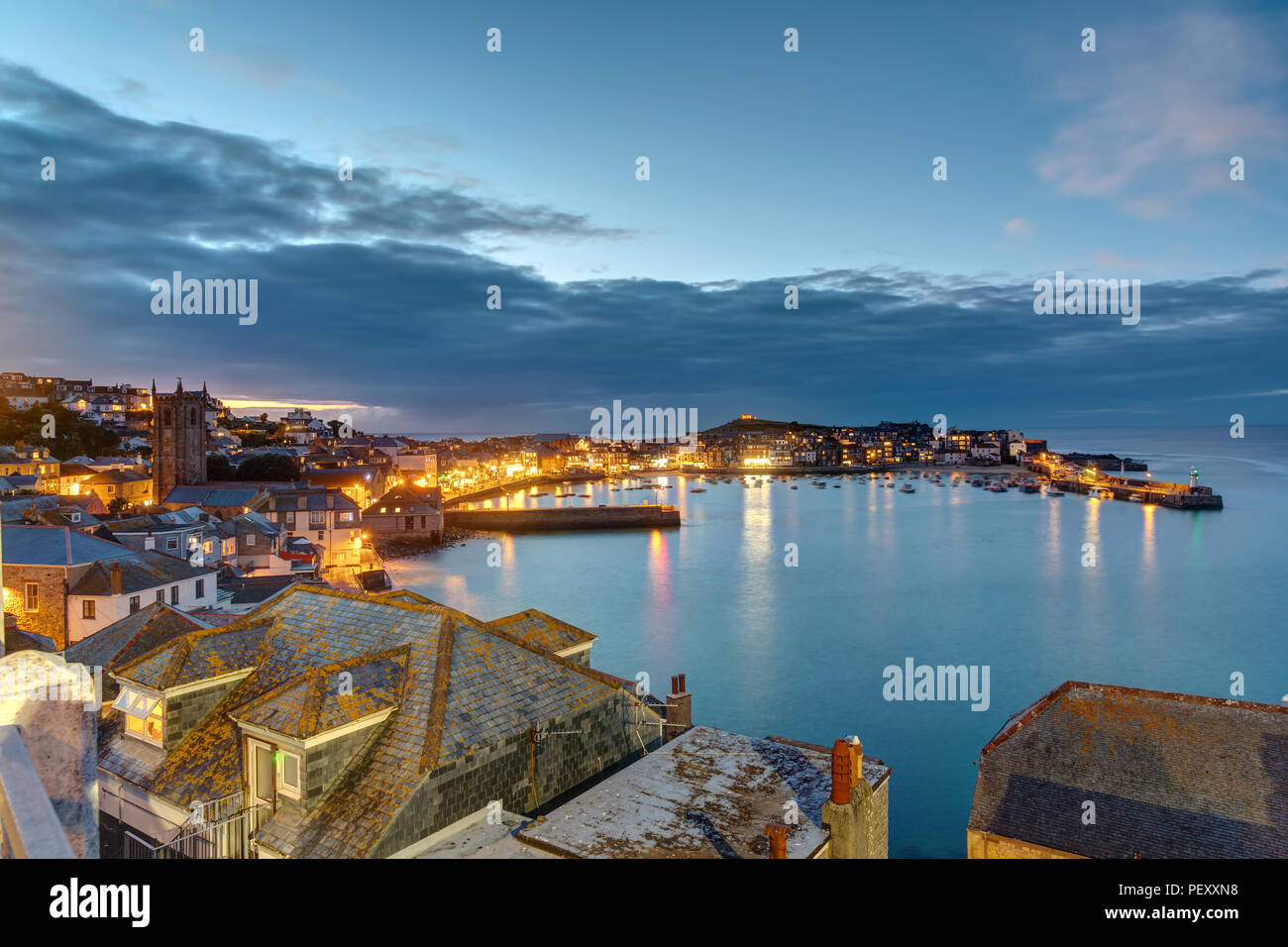 Twilight à la magnifique ville balnéaire de St Ives en Cornouailles, Angleterre Banque D'Images