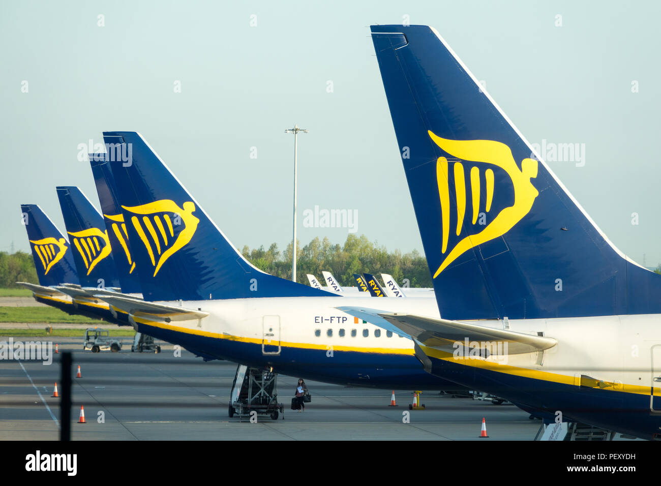 Ryanair Logo Banque D Image Et Photos Alamy Ryanair Logo Banque D Image Et Photos Alamy