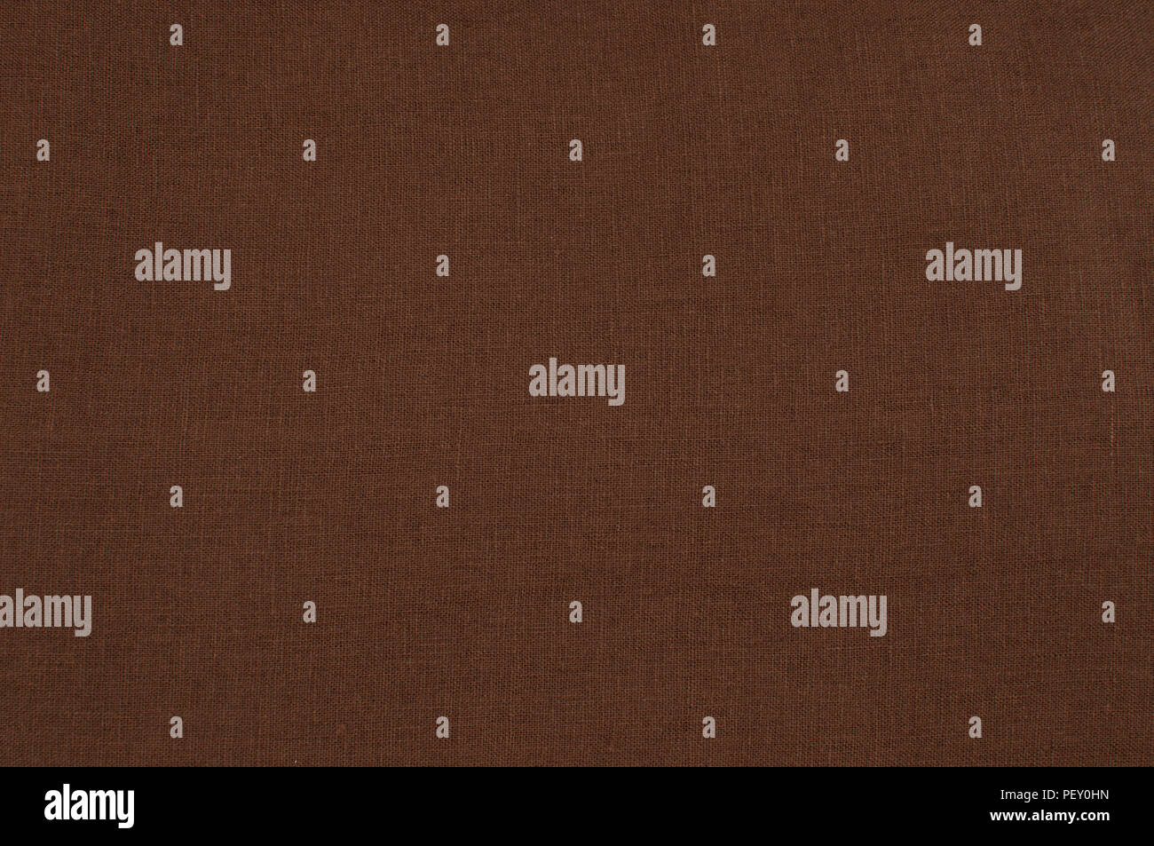 Tissu en lin brun foncé surface texture libre comme arrière-plan textile Banque D'Images