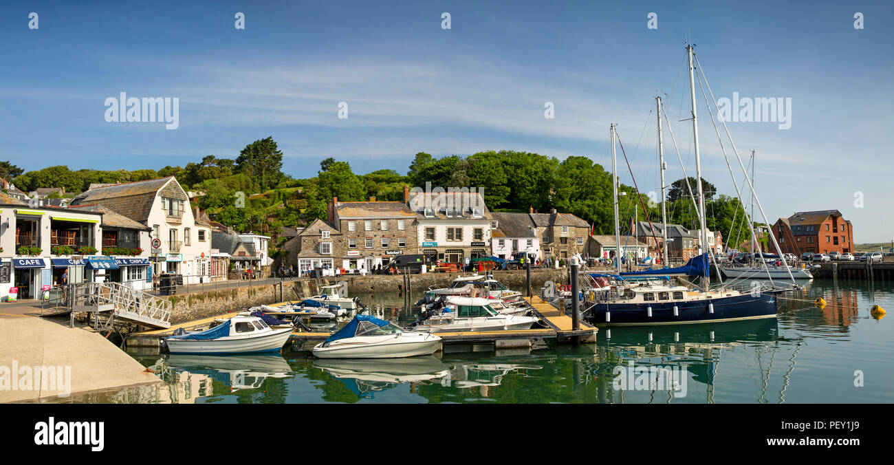 UK, Cornwall, Padstow, les bateaux amarrés dans le port intérieur, vue panoramique Banque D'Images