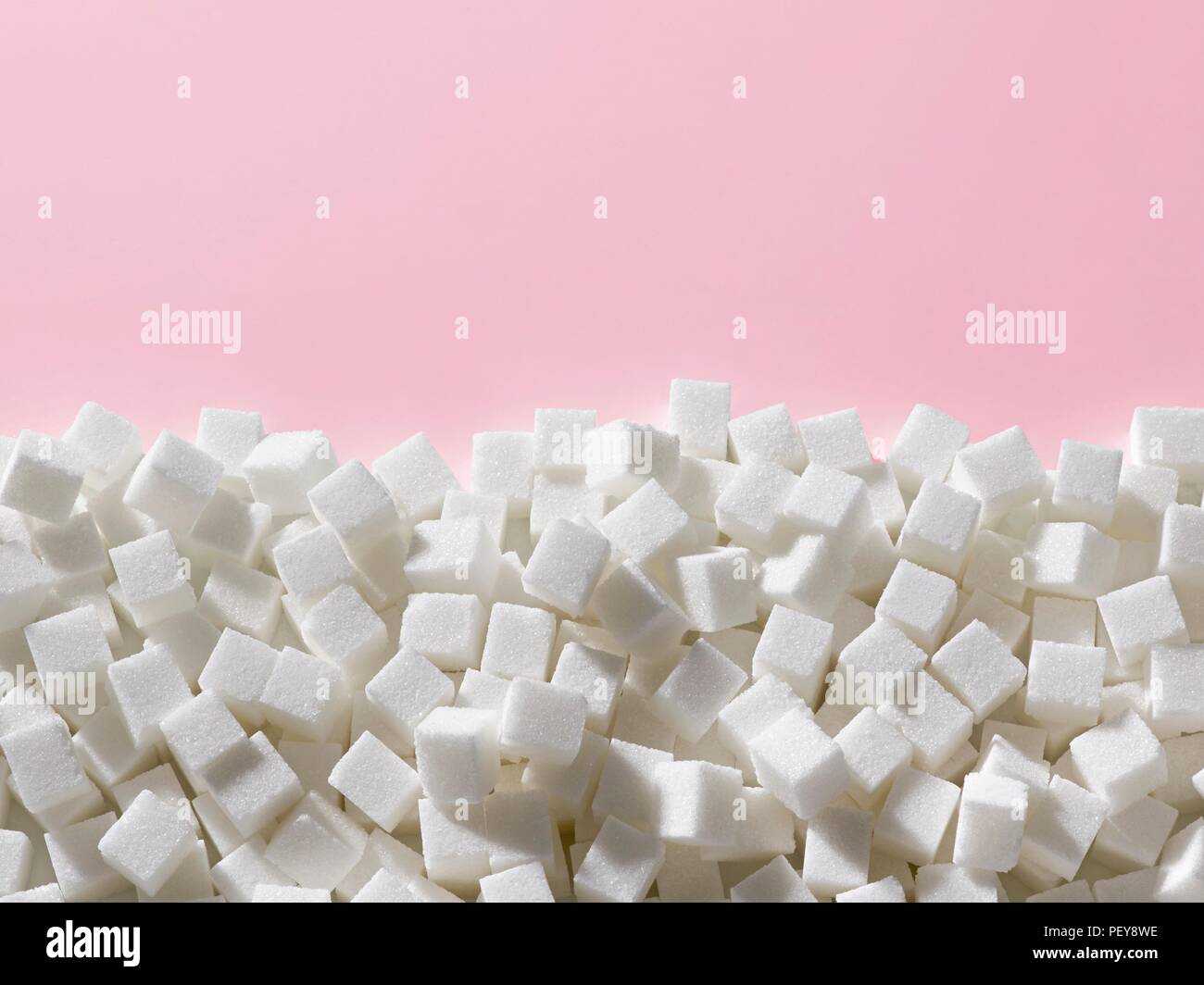 Cubes de sucre blanc. Banque D'Images