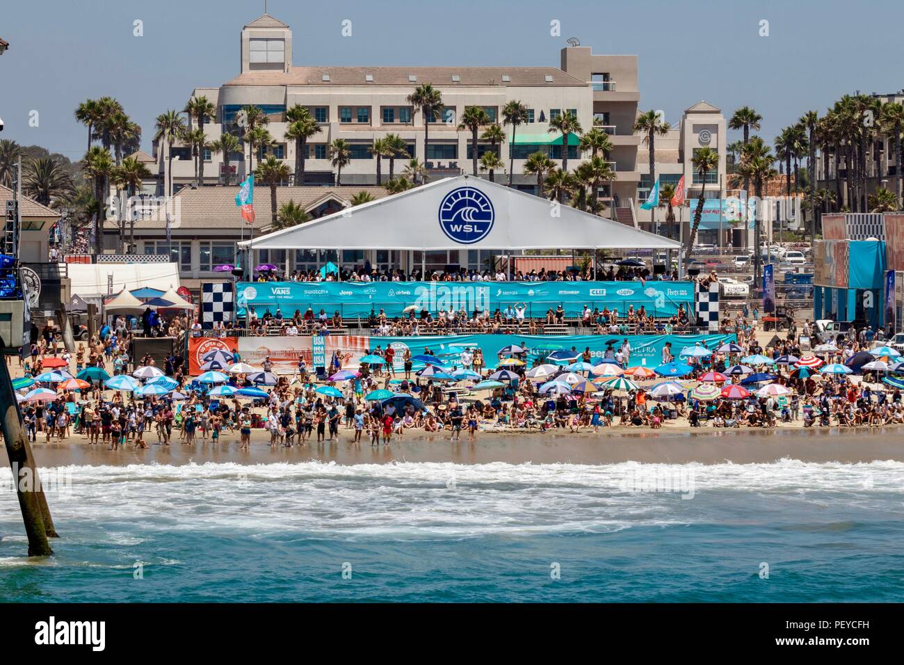 Les spectateurs à regarder l'US Open de surf 2018 Banque D'Images