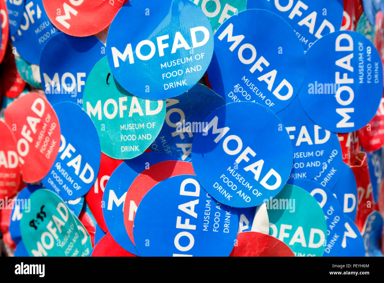 Autocollants à l'extérieur Musée de nourriture et de boissons, de laboratoire 62 Bayard St, Brooklyn, NY Banque D'Images