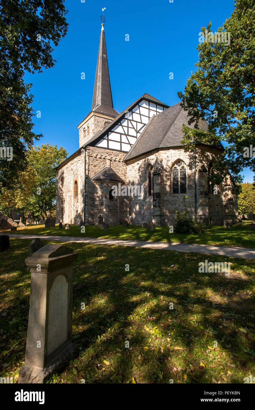 L'église en Bochum-Stiepel, le plus ancien bâtiment de la Ruhr à Bochum, Allemagne, die Dorfkirche. aeltestes dans Bochum-Stiepel, Bauwerk der Stadt Bochu Banque D'Images