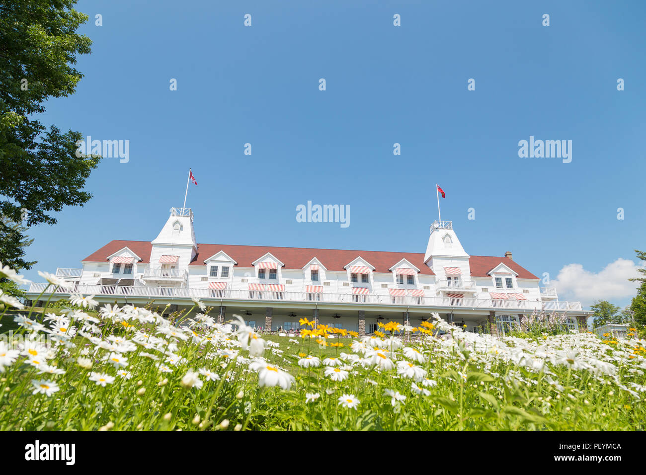 WINDERMERE, QC, CANADA - LE 21 JUILLET 2017 : l'historique de Windermere House sur une journée ensoleillée au lac Rosseau. Banque D'Images