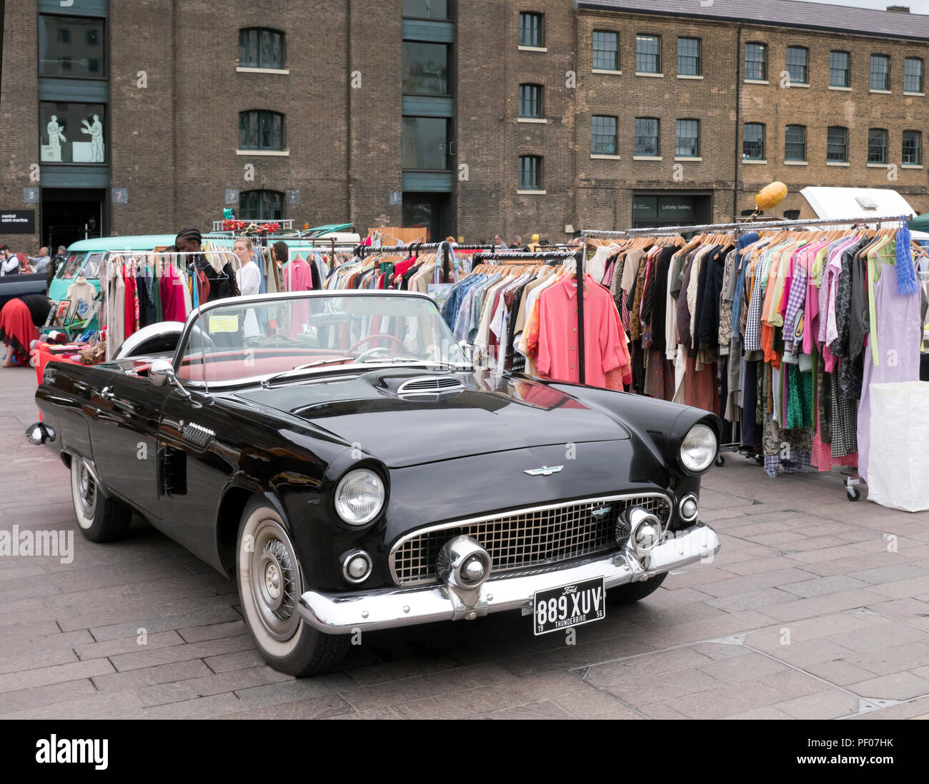 Londres, Royaume-Uni. 18 août 2018. Échoppe de marché classique et de course a ' Classic Car Boot Sale' au grenier Sq Kings Cross Londres UK 18/08/2018 Credit : Cabanel/Alamy Live News Banque D'Images