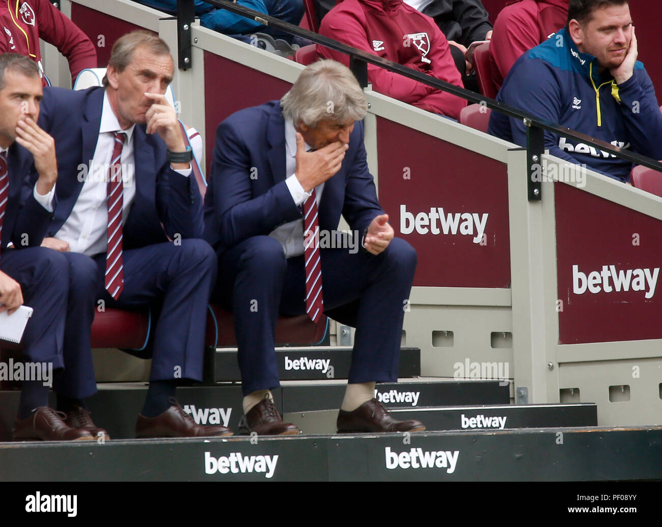 Londres, Royaume-Uni. 18 août 2018. Manuel Pelligrini manager de West Ham United au cours de la Premier League match entre West Ham United et Bournemouth a joué au stade de Londres, Londres, Royaume-Uni. Crédit : Jason Mitchell/Alamy Live News English Premier League Football et les images sont seulement pour être utilisé dans un contexte éditorial, les images ne sont pas autorisées à être publiés sur un autre site internet, sauf si un permis a été obtenu à partir de DataCo Ltd  +44 207 864 9121. Crédit : Jason Mitchell/Alamy Live News Banque D'Images