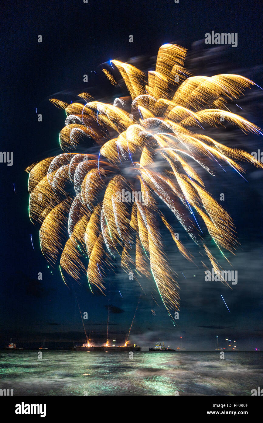La Haye, Pays-Bas. 18 août 2018. L'été de l'événement annuel d'artifice à la plage de Scheveningen à La Haye le 17 août, La Haye, Pays-Bas, Europe, Fireworks par pays Allemagne Crédit : SkandaRamana/Alamy Live News Banque D'Images