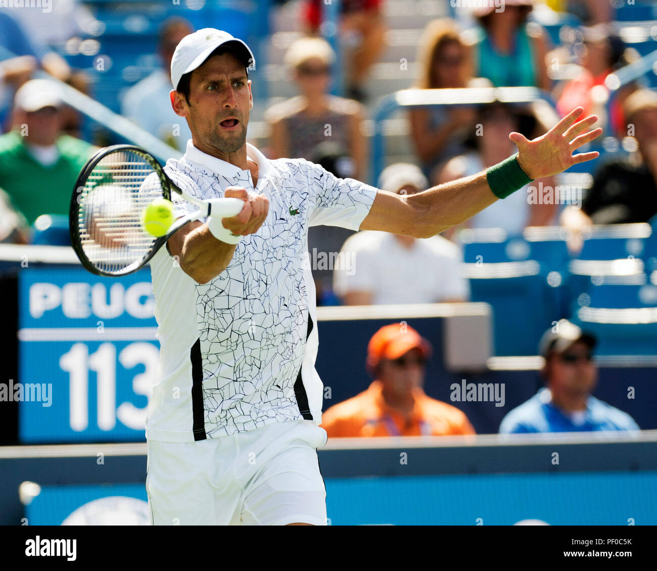 L'Ohio, aux États-Unis. 18 août 2018. Novak Djokovic (SRB) frappe la balle à Marin Cilic (CRO) la région du sud-ouest de l'ouvrir à Mason, Ohio, USA. Brent Clark/Alamy Live News Banque D'Images
