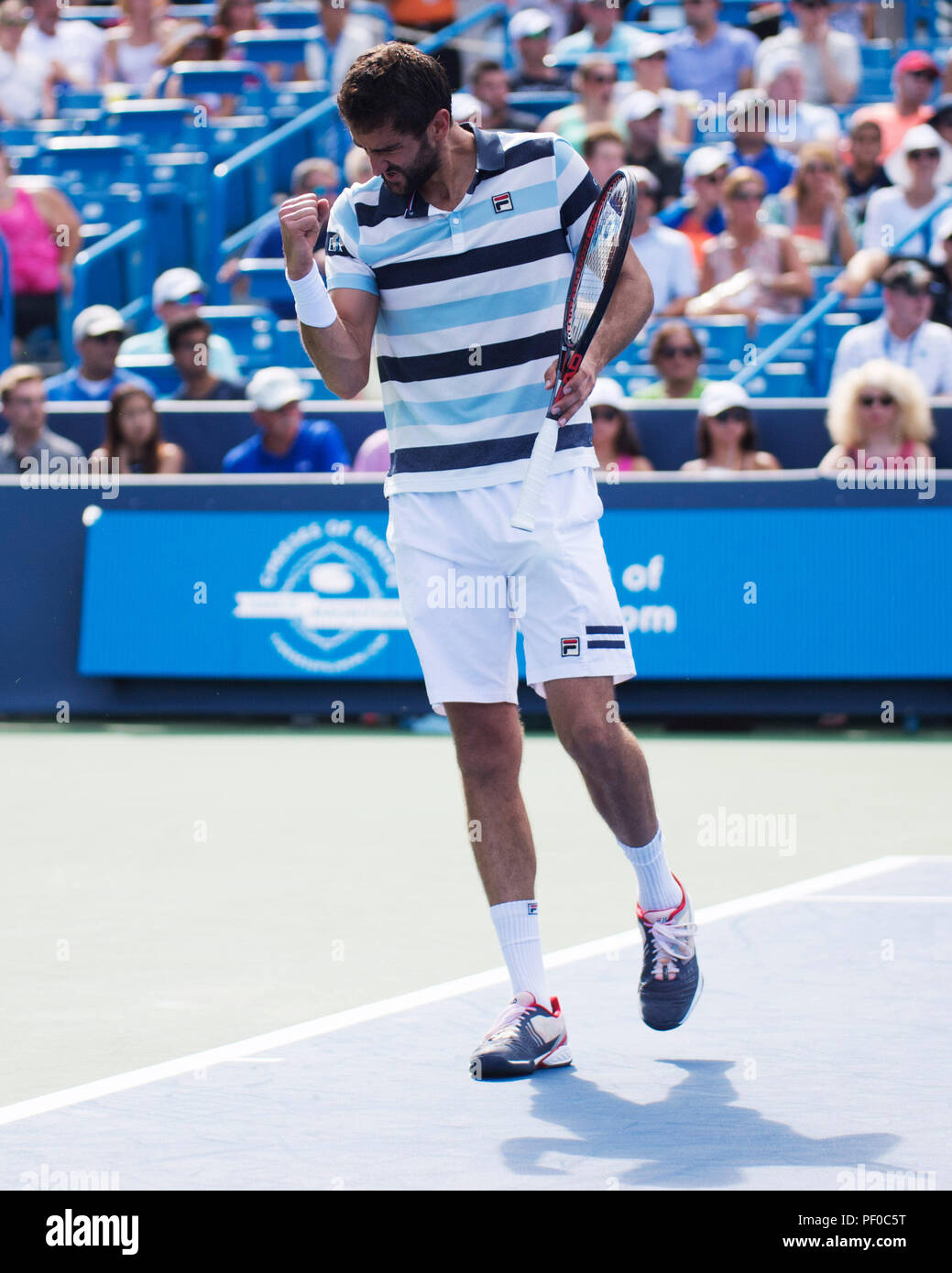 Ohio, États-Unis. 18 août 2018. Marin Cilic (CRO) célèbre un point contre Novak Djokovic (SRB) à l'Open Western Southern à Mason, Ohio, États-Unis. Brent Clark/Alamy Live News Banque D'Images