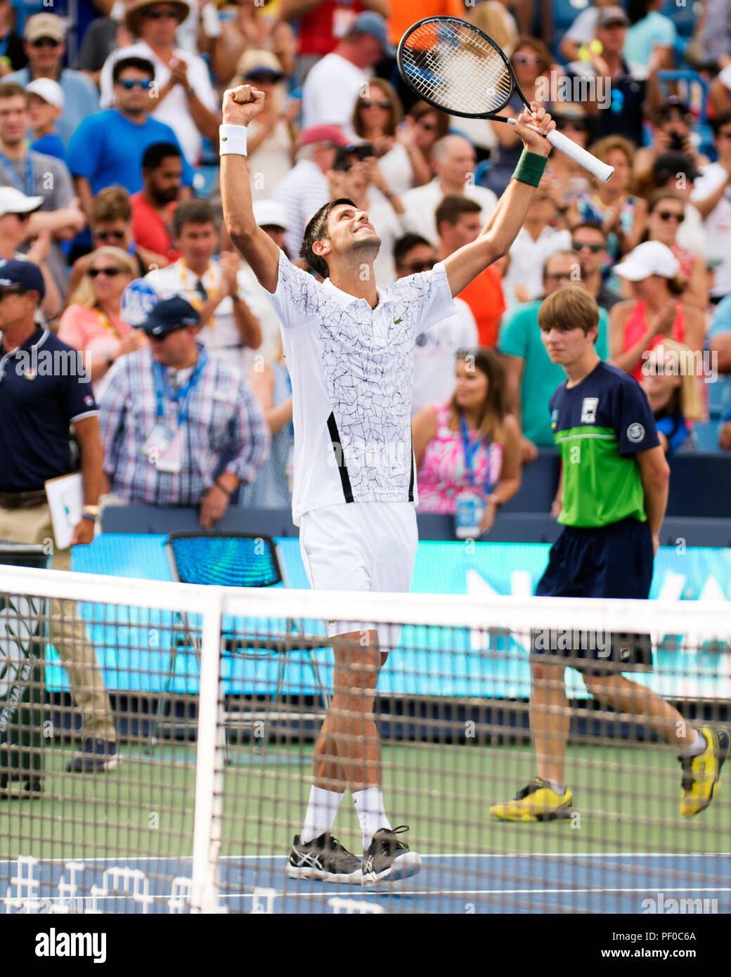 L'Ohio, aux États-Unis. 18 août 2018. Novak Djokovic (SRB) célèbre sa victoire sur Marin Cilic (CRO) la région du sud-ouest de l'ouvrir à Mason, Ohio, USA. Brent Clark/Alamy Live News Banque D'Images