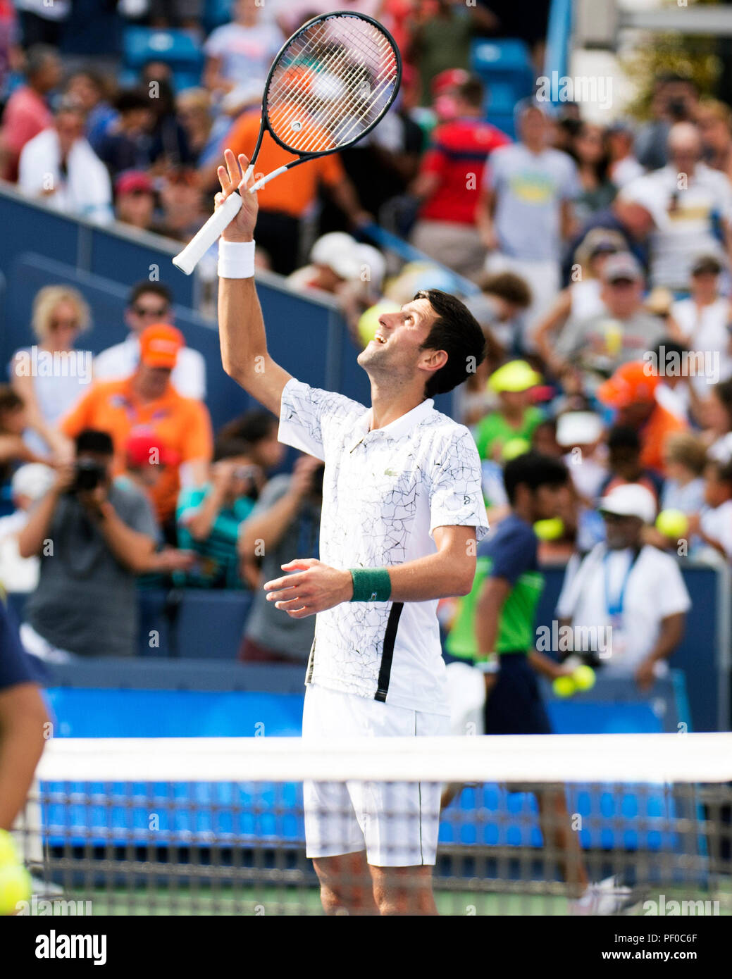 L'Ohio, aux États-Unis. 18 août 2018. Novak Djokovic (SRB) célèbre sa victoire sur Marin Cilic (CRO) la région du sud-ouest de l'ouvrir à Mason, Ohio, USA. Brent Clark/Alamy Live News Banque D'Images