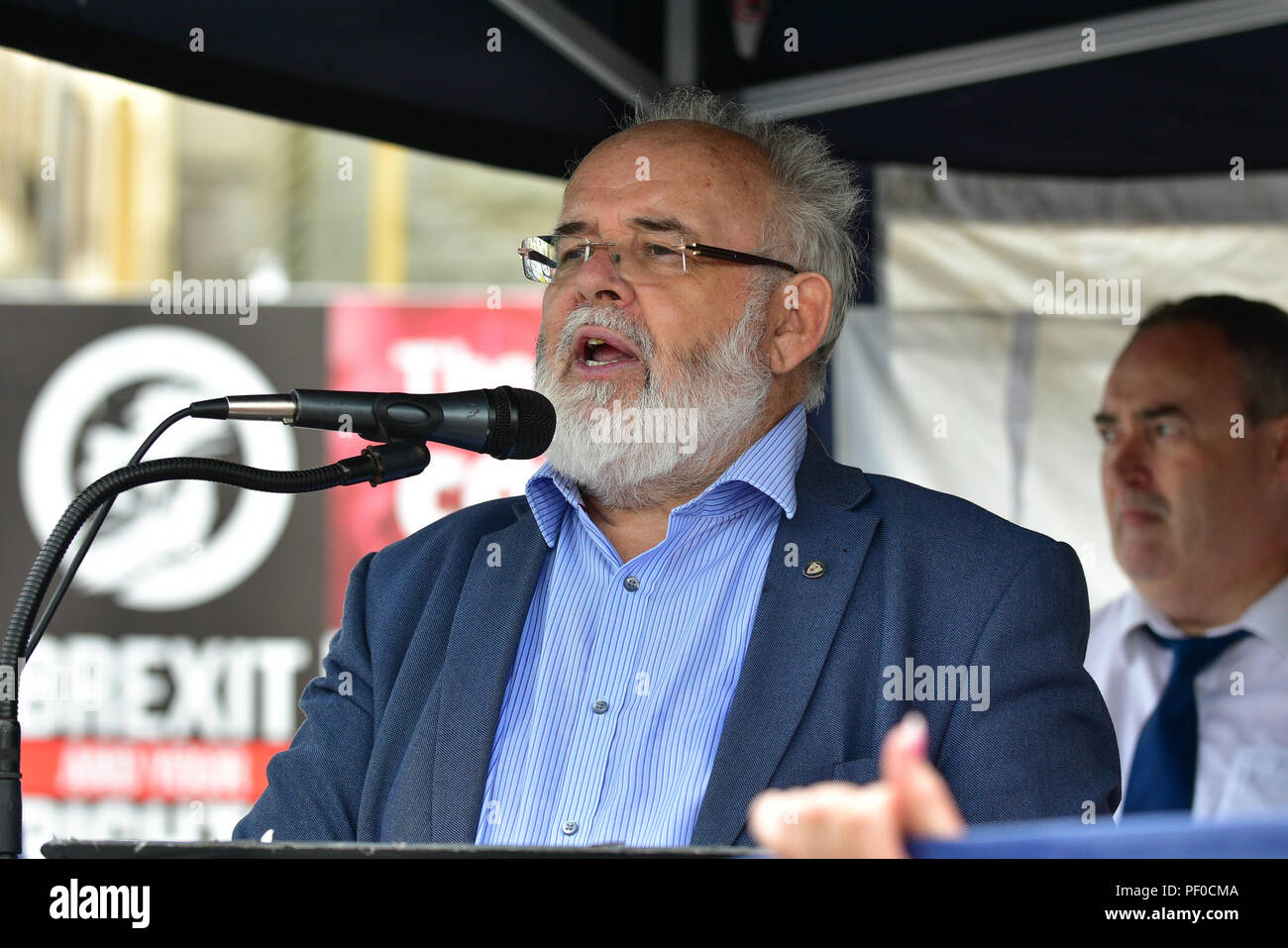 MP Francie Molloy donne un discours à l'occasion d'un comté de Tyrone, UK. 18 août 2018. Le Sinn Féin Partie Civil Rights Commémoration 50 ans sur Mars à partir du premier mars de Coalisland à Dungannon, tandis qu'une protestation contre la vie Pro et marche a lieu contre la politique du Sinn Féin sur le soutien à l'avortement. Coalisland : comté de Tyrone : UK : 18 août 2018 Credit : Mark Winter/Alamy Live News Banque D'Images