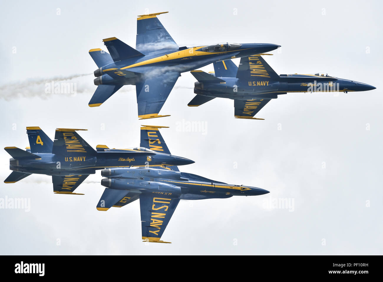 180816-N-UK306-1133 TERRE HAUTE, Indiana. (16 août 2018) l'Escadron de démonstration en vol de l'US Navy, le Blue Angels, Diamond pilotes accomplissent la pause faible tout en pratiquant le Cross avant la Terre Haute Air Show 2018. Les Anges bleus sont tenues de remplir plus de 60 manifestations à plus de 30 endroits à travers les États-Unis et le Canada en 2018. (U.S. Photo par marine Spécialiste de la communication de masse 2e classe Timothy Schumaker/libérés) Banque D'Images