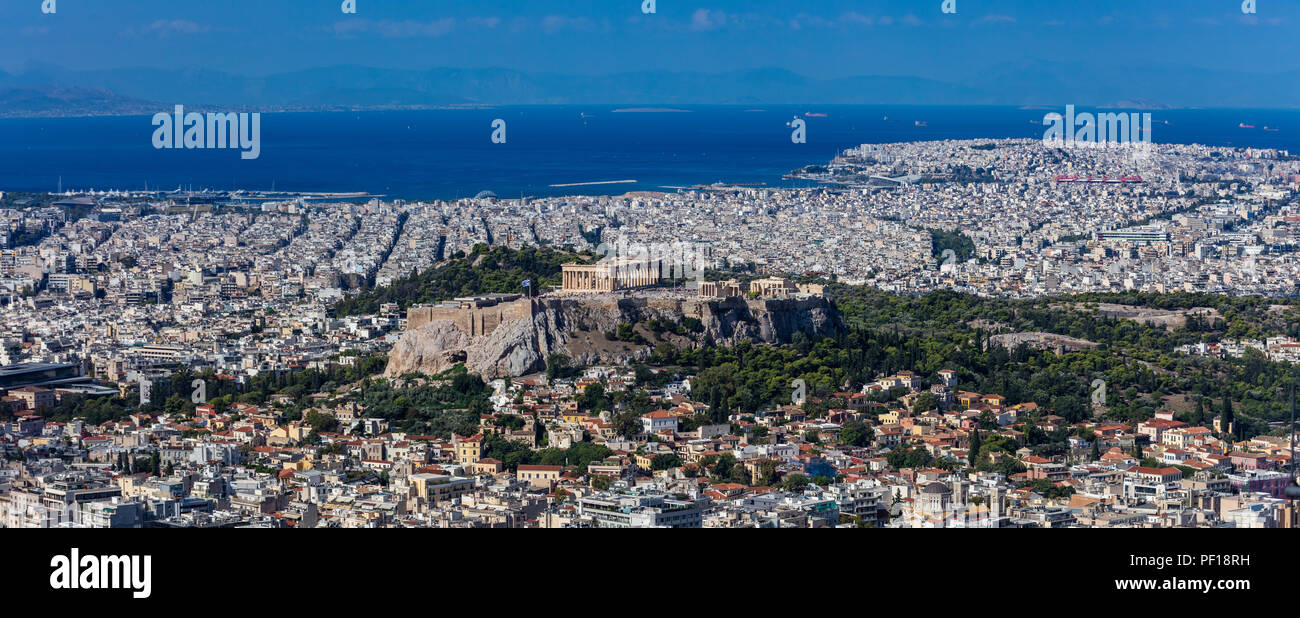 Athènes, Grèce. Acropole d'Athènes et de la ville Vue aérienne de la colline Lycabettus Banque D'Images