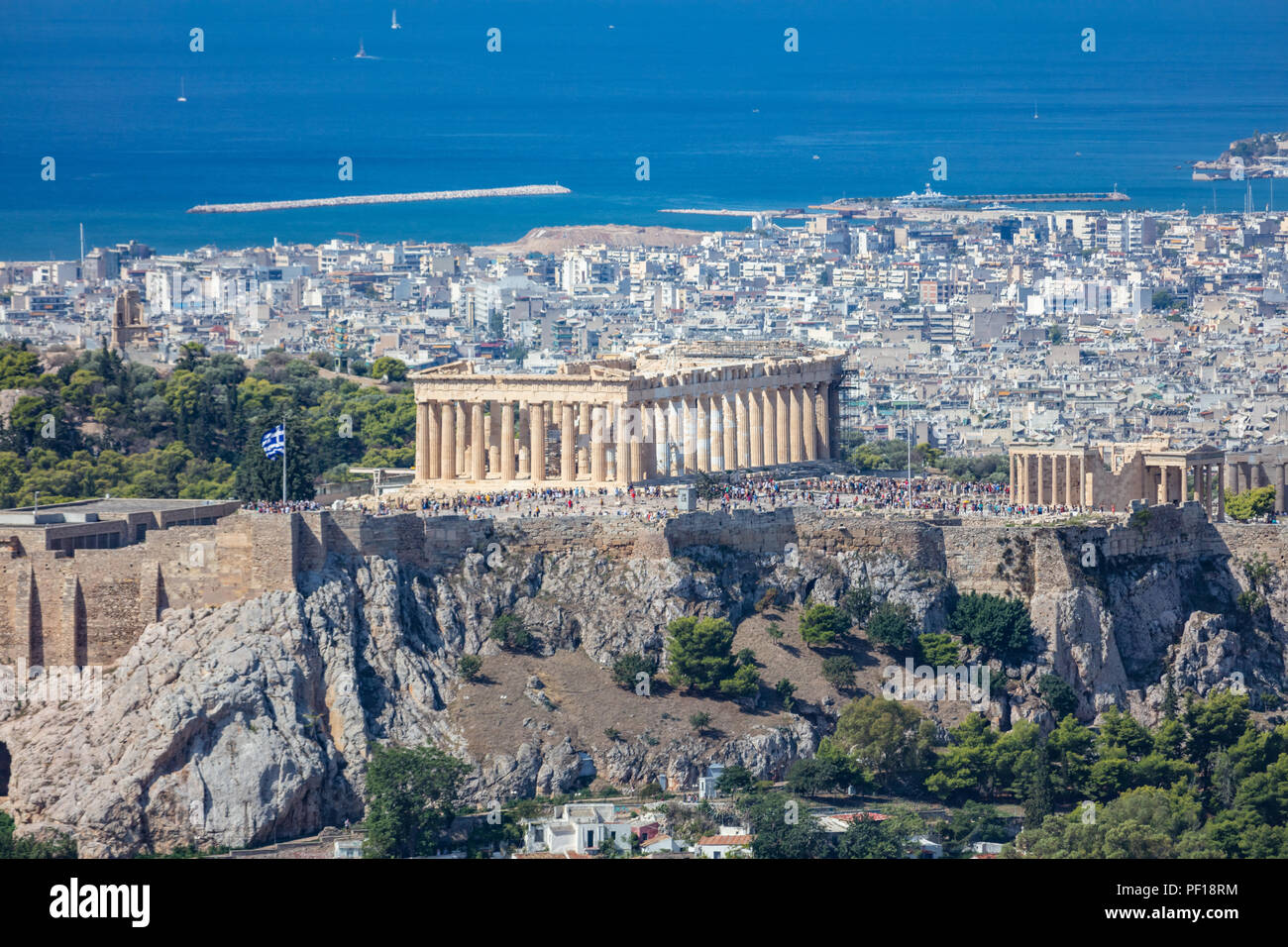 Athènes, Grèce. Acropole d'Athènes et de la ville Vue aérienne de la colline Lycabettus Banque D'Images