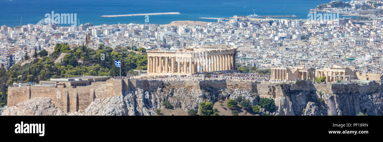 Athènes, Grèce. Acropole d'Athènes et de la ville Vue aérienne de la colline Lycabettus Banque D'Images