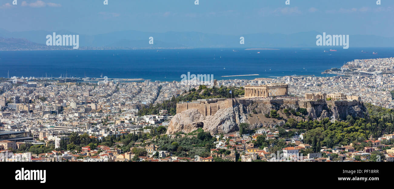 Athènes, Grèce. Acropole d'Athènes et de la ville Vue aérienne de la colline Lycabettus Banque D'Images