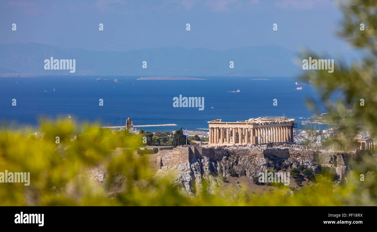 Athènes, Grèce. Acropole d'Athènes et de la ville Vue aérienne de la colline Lycabettus Banque D'Images