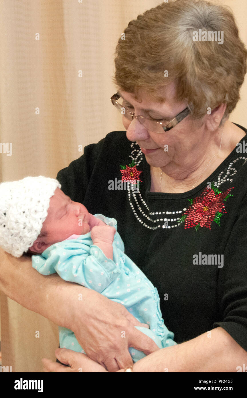 Janet Shiraishi est titulaire d'Naissance bebe Fille, Harper Fernandez,  fille de Stephanie Fernandez et la CPS. Miguel Fernandez, un fantassin du  415e Régiment d'infanterie, à William Beaumont Army Medical Center, de  l'exécution