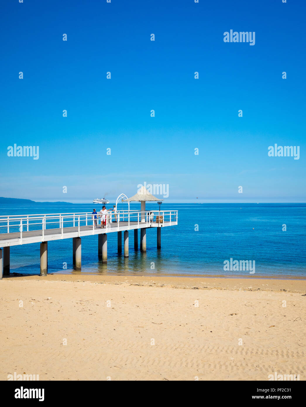 Une vue de la jetée et Angel Fusaki Fusaki Beach sur la côte sud-ouest de l'Île Ishigaki Ishigaki-jima (), la Préfecture d'Okinawa, Japon, Îles Yaeyama. Banque D'Images